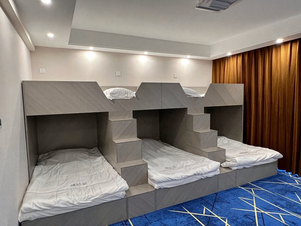 七号院三层电竞房住宿床位