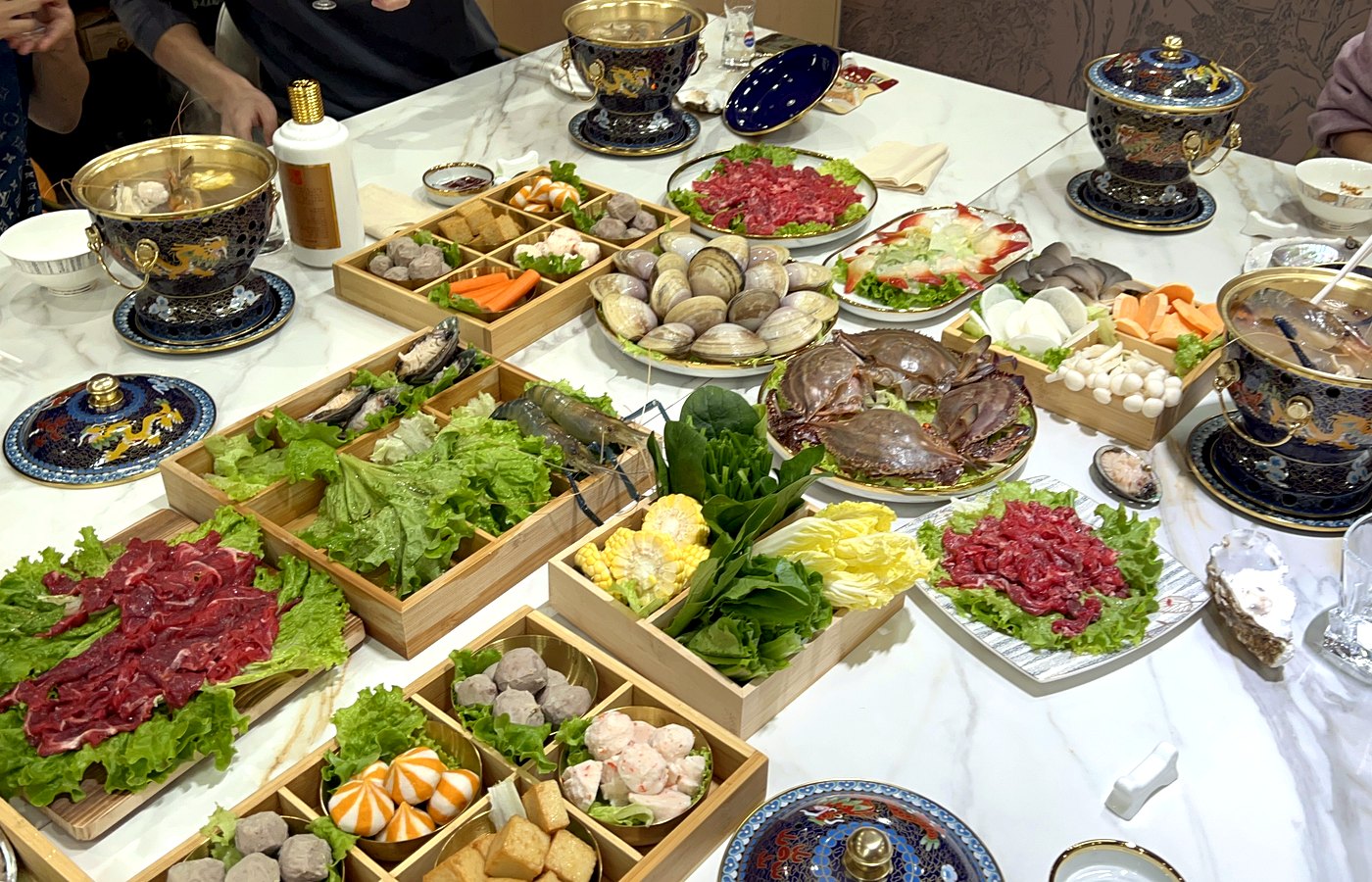 七号院火锅聚餐桌面实拍